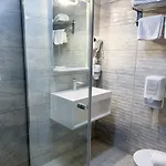 Avenue - Avenue 3* ונוס