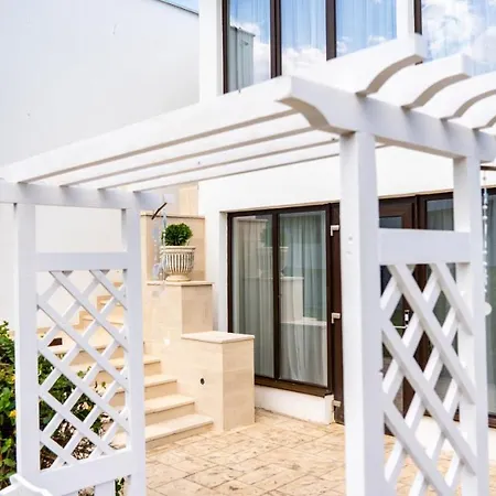 Avenue - Avenue 3* Venus