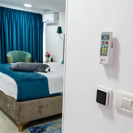 Avenue - Avenue Venus