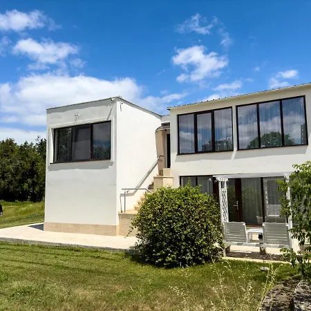 Avenue - Avenue 3* Venus