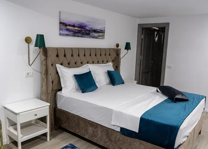 Avenue - Avenue Venus