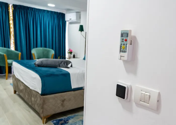 Avenue - Avenue Venus