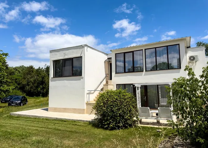 Avenue - Avenue 3* Venus